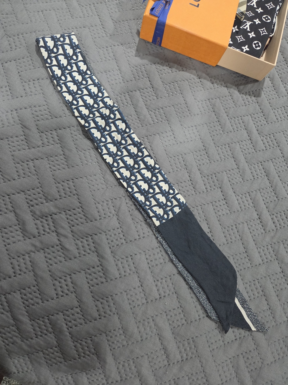 Christian Dior Navy & Ivory Patterned Women's Neck Scarf